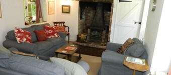 River Cottage a country retreat in wooded gardens