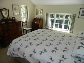 3 chambres, fer et planche à repasser, Wi-Fi, draps fournis
