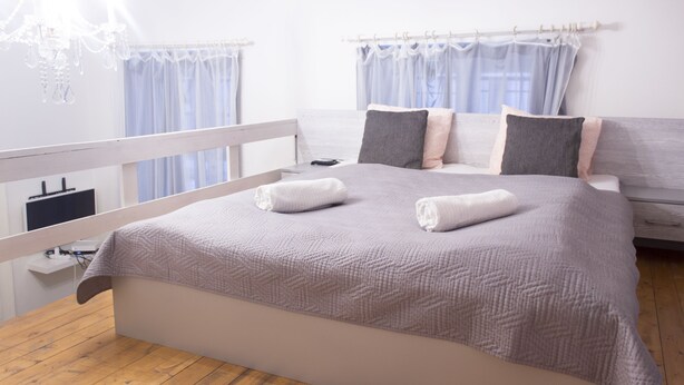 1 bedroom, laptop workspace, blackout curtains, free WiFi - Lisa Apartment (Budapest)