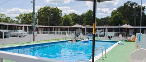Piscine extérieure (ouverte en saison)