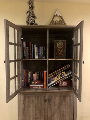 Games room - Now accepting reservations for Winter 2027! (Bethel)