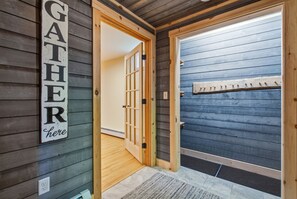 Enter lower level - MLK weekend open! Guest favorite near Sunday River! (Bethel)