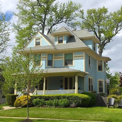 3 - 4 Bdrm Victorian Beach House