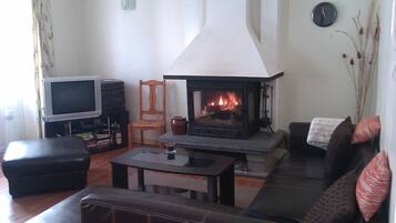 TV, fireplace, DVD player, stereo