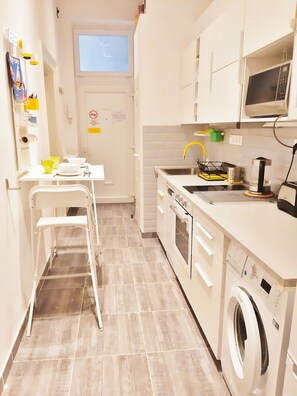 Apartment, 2 Bedrooms | Private kitchen