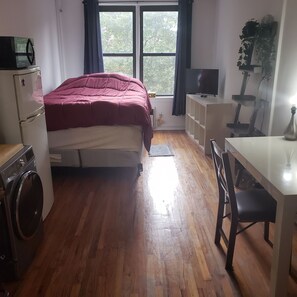 Iron/ironing board, free WiFi, bed sheets