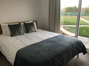 2 habitaciones, insonorización, cunas gratuitas y camas extra 