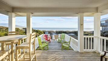 House, 5 Bedrooms | Balcony