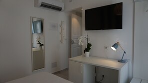 Phòng đôi Superior (Libeccio) | Bộ đồ giường cao cấp, chăn bông, nệm cao su hoạt tính (memory foam)