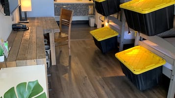 Roupas de cama antialérgicas, edredons de pluma, cofres nos quartos