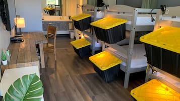 Allergikerbettwaren, Daunenbettdecken, Zimmersafe, Schreibtisch