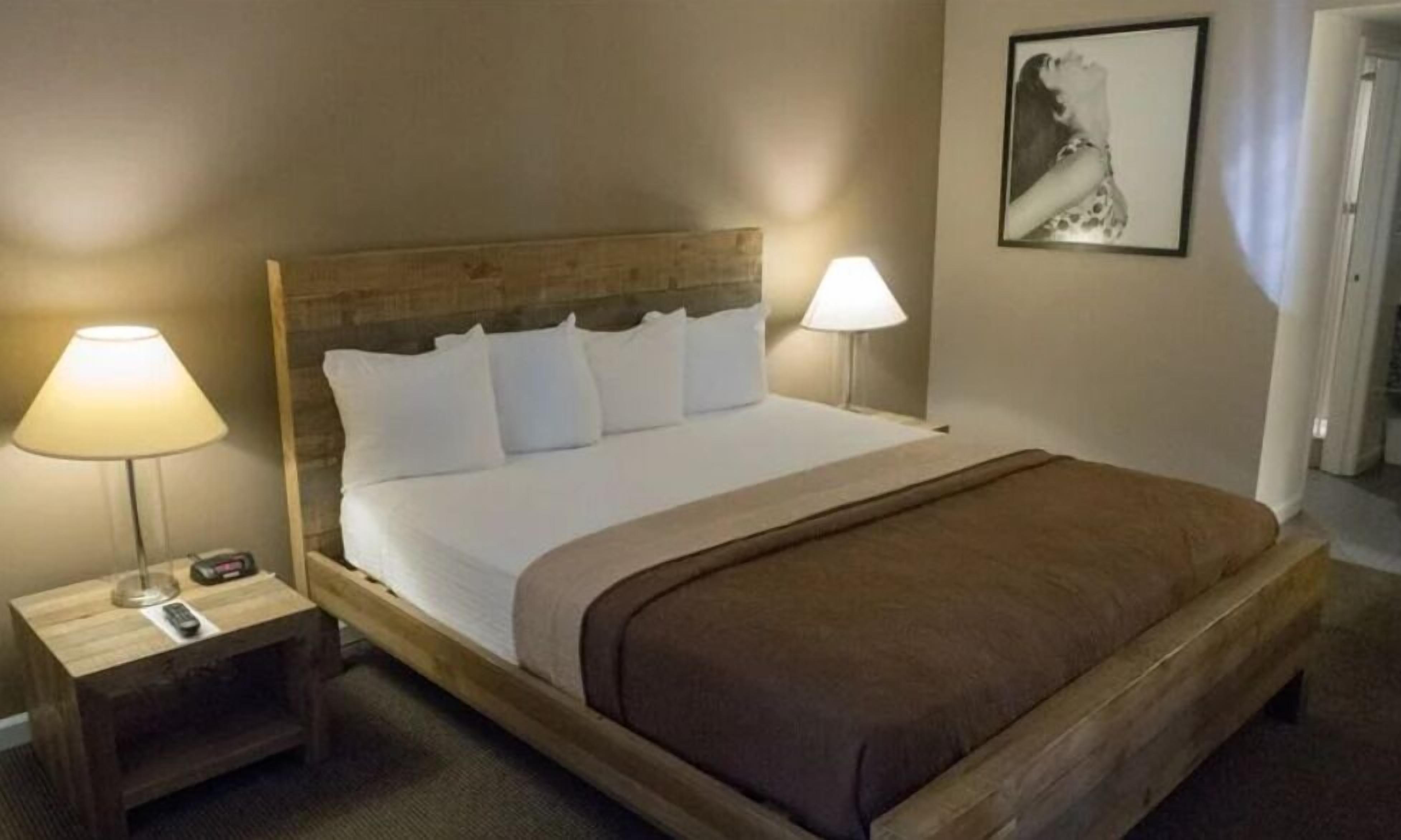 Deluxe Double Room, Air conditioning | Hypo-allergenic bedding, down comforters, in-room safe, desk
