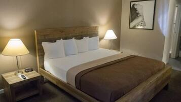 Deluxe Double Room, Air conditioning | Hypo-allergenic bedding, down comforters, in-room safe, desk