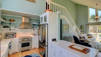 House, 3 Bedrooms | Private kitchen