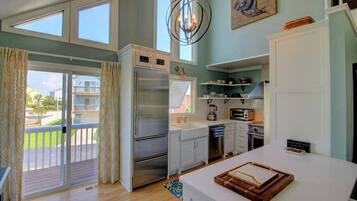 House, 3 Bedrooms | Private kitchen