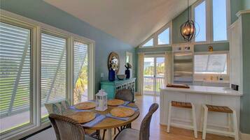 House, 3 Bedrooms | In-room dining