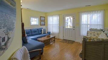 House, 2 Bedrooms | Living area | 36-inch TV with cable channels