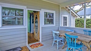 Front of property - Mr. Bennie's Cafe (Harkers Island)