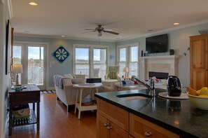 House, 4 Bedrooms | Private kitchen