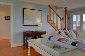 House, 4 Bedrooms | Living room