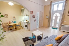 Apartment | Wohnbereich | Flachbildfernseher