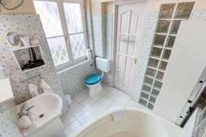 Apartment | Bathroom