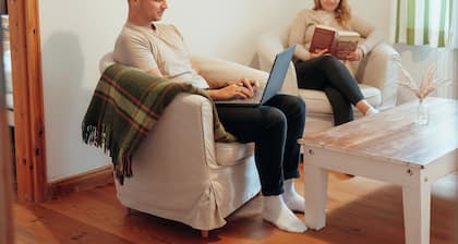 Rosenhaus (rechts) der Wasserburg Liepen