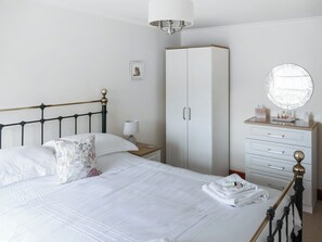 2 bedrooms, free WiFi, bed sheets - 2 bedroom accommodation in Redmire, near Leyburn (Redmire, near Leyburn)