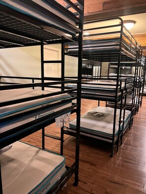 5 bedrooms, free WiFi, bed sheets, wheelchair access