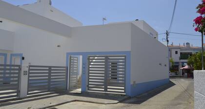 New and complete house, 300 mtrs from Manta Rota beach