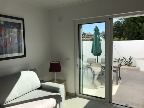 Maison neuve et complète, à 300 mètres de la plage de Manta Rota