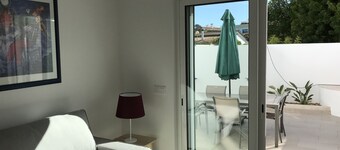 Maison neuve et complète, à 300 mètres de la plage de Manta Rota