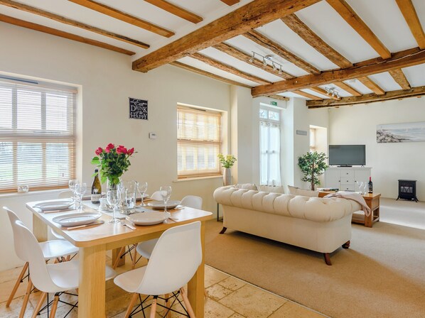 Dining - 3 bedroom accommodation in Tacolneston, near Wymondham (Tacolneston, near Wymondham)