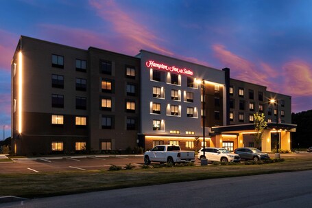 Hampton Inn Suites Avon Indianapolis - Image 2