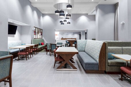 Hampton Inn Suites Avon Indianapolis - Image 1