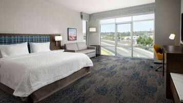 高級寝具、セーフティボックス (室内)、デスク、ノートパソコン用作業スペース