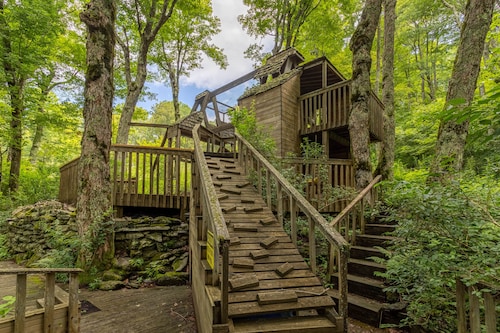 Hearthstone- AppSki Mtn home with it all: hot tub, game room, fire pit, pets!