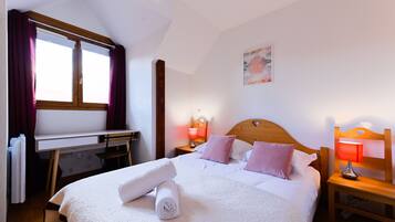 3 chambres, fer et planche Ă repasser, Wi-Fi, draps fournis
