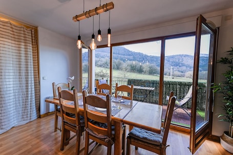 Interior. The green fee, close to the Golf course and 5 minutes from the lake