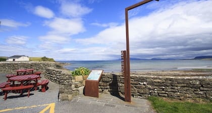 Fab Location - Annex of Beach House Aughris - Perfect for Singles/Couples