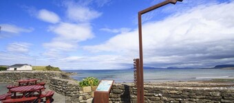 Fab Location - Annex of Beach House Aughris - Perfect for Singles/Couples
