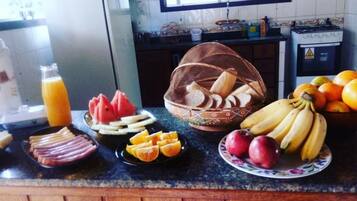 Desayuno continental (BRL 25 por persona)