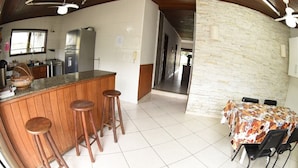 Shared kitchen - Búzios Samba Hostel (Búzios)