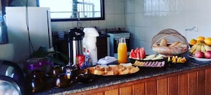 Desayuno continental todos los días (con cargo) 