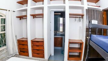 Habitación cuádruple básica | Wifi gratis