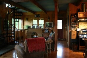 Dining - AVAILABLE FOR JETER'S INDUCTION A Beautiful Country Stay (Near Cooperstown, NY) (Mt Vision)