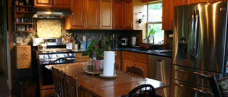 冷蔵庫、オーブン、コーヒー / ティーメーカー、ミキサー