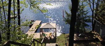 Water access Island Cottage in sheltered cove