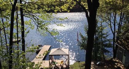 Water access Island Cottage in sheltered cove