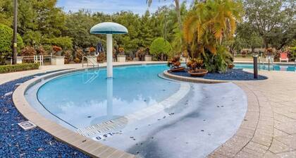4 Bedrooms / 3 Bathrooms / Lucaya Village (23-101)